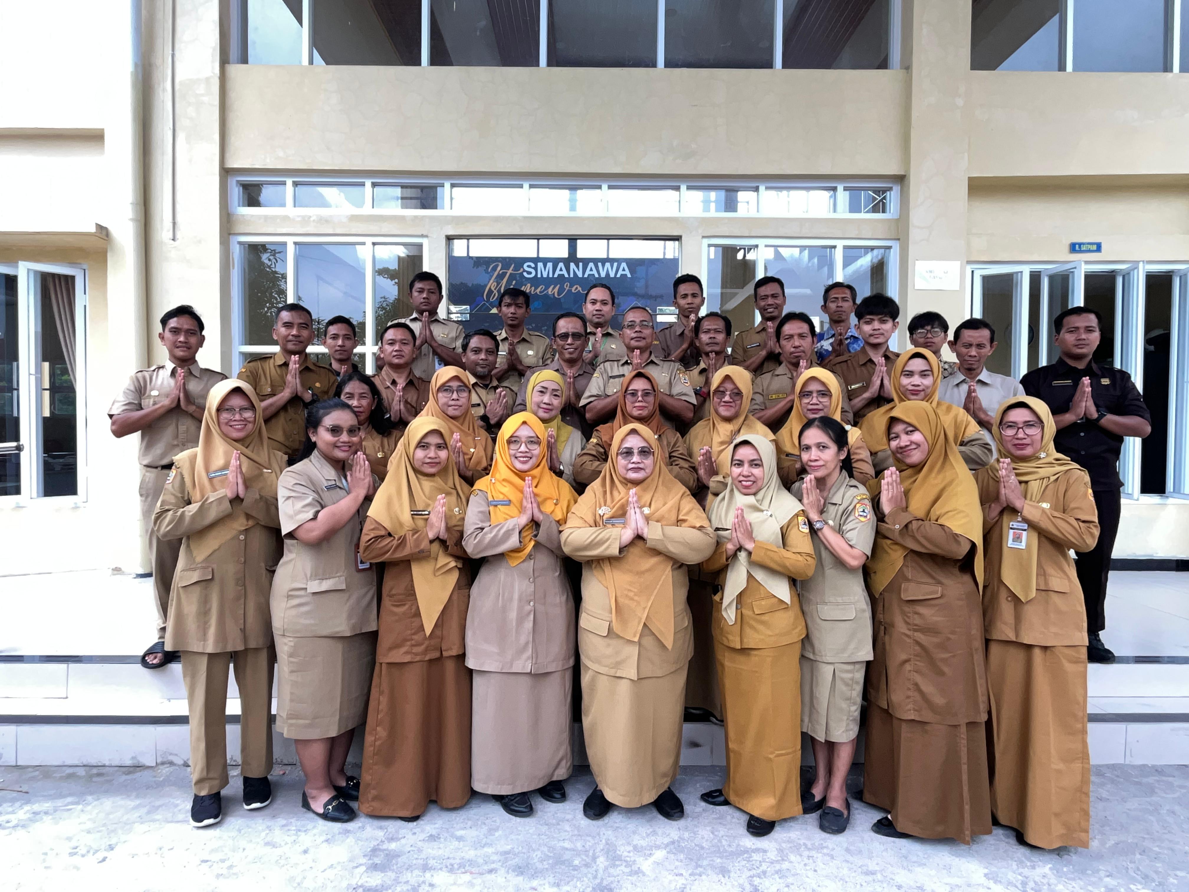 guru dan karyawan sman9